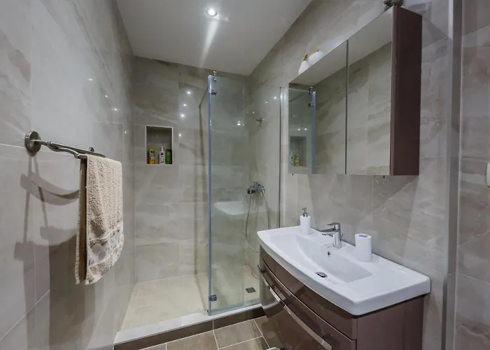 Apartamento With A Parking Space Kastel Stafilic, - 14714