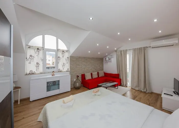 With A Parking Space Kastel Stafilic, - 14714 Apartamento *